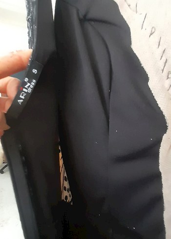 Boncuk İşlemeli Siyah Uzun V Yaka Gotik Elbise - Görsel 8