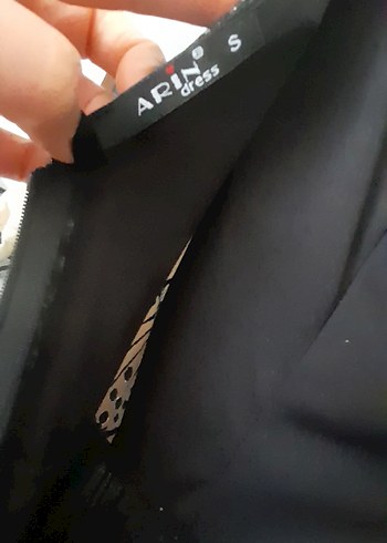 Boncuk İşlemeli Siyah Uzun V Yaka Gotik Elbise - Görsel 12