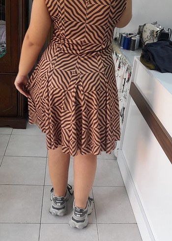 Kahverengi Zebra Desenli V Yaka Elbise - Görsel 6