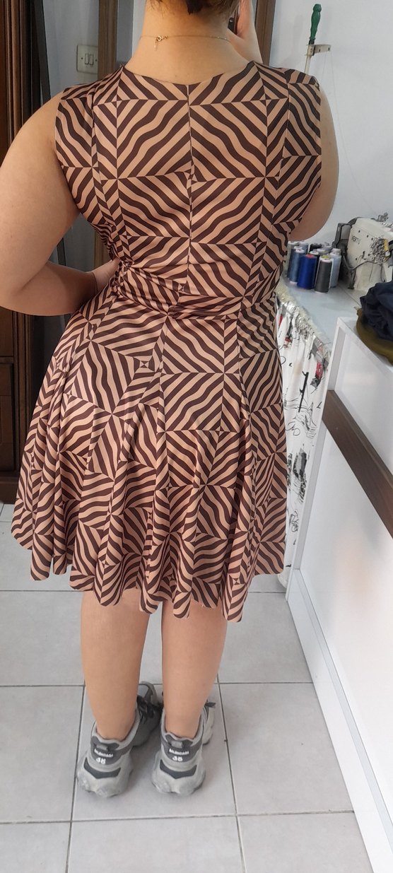 Kahverengi Zebra Desenli V Yaka Elbise - Görsel 5