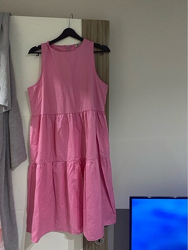 Pembe elbise