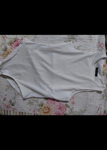 Beyaz halter yaka bluz