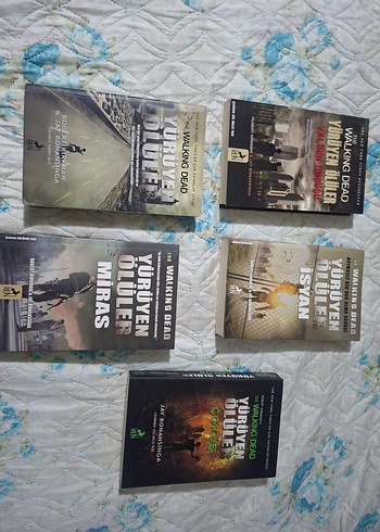 Beden Renk Yürüyen Ölüler Roman Seti - Robert Kirkman
