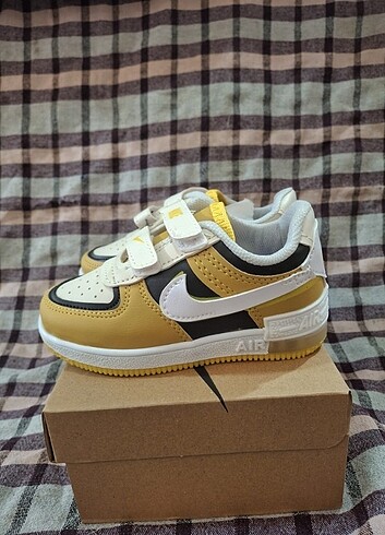 25 Beden sarı Renk NIKE SIFIR COCUK AYAKKABISI