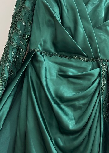 Uzun Kollu Yeşil İşlemeli Abiye Elbise - Görsel 3