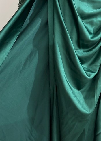 Uzun Kollu Yeşil İşlemeli Abiye Elbise - Görsel 2