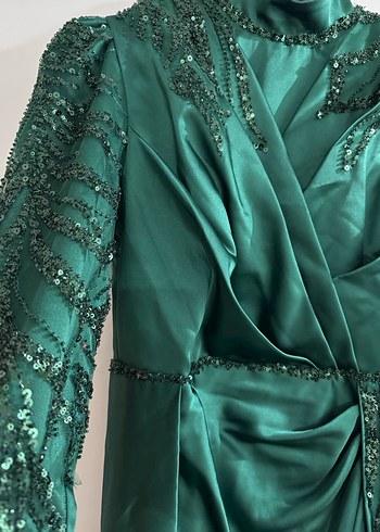 Uzun Kollu Yeşil İşlemeli Abiye Elbise - Görsel 4