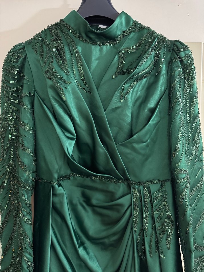 Uzun Kollu Yeşil İşlemeli Abiye Elbise - Görsel 5