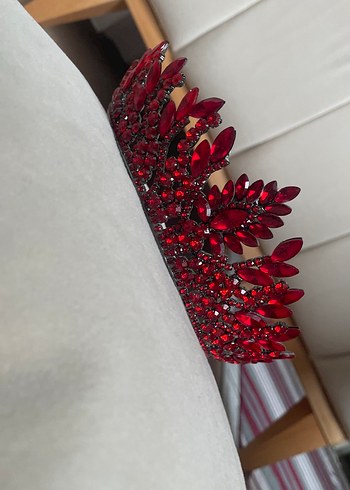 Kırmızı Parlak Taşlı Kadın Tacı - Görsel 4