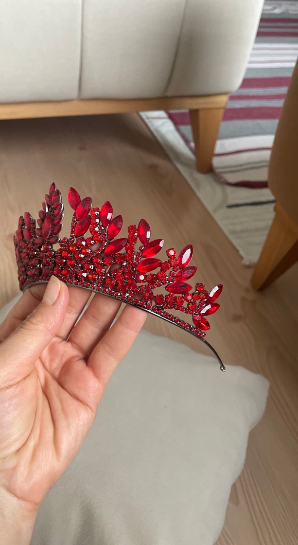 Kırmızı Parlak Taşlı Kadın Tacı - Görsel 3