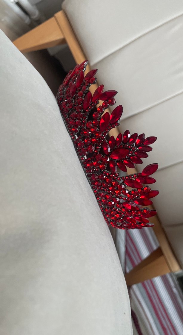 Kırmızı Parlak Taşlı Kadın Tacı - Görsel 4