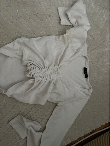 Atmosphere V yaka crop bluz
