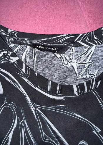 Siyah Baskılı Desenli Erkek Tişört - Görsel 4