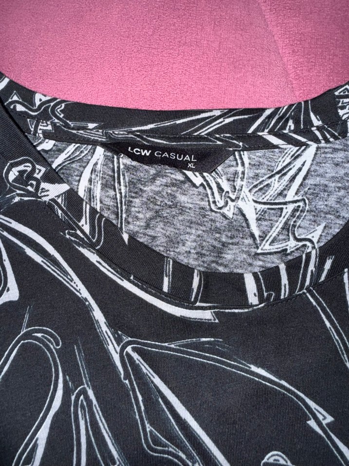 Siyah Baskılı Desenli Erkek Tişört - Görsel 4