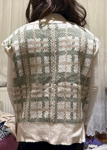 Bej V Yakalı Örgü Kadın Süveter - Görsel 2