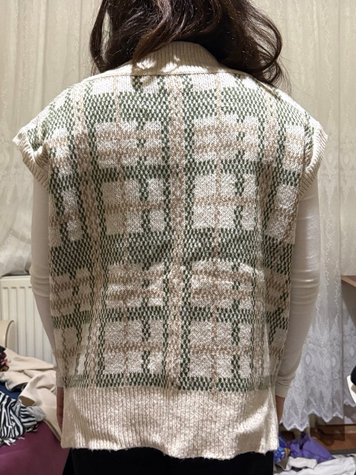 Bej V Yakalı Örgü Kadın Süveter - Görsel 2