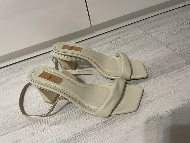 Elle Elle Krem Rengi Topuklu Ayakkabı