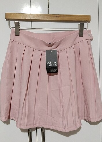 Pembe şortlu pileli etek