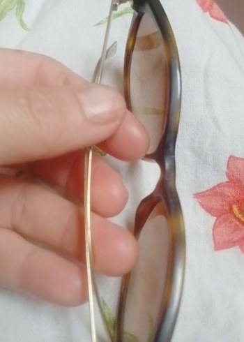 Bej Kadın Gözlüğü, Yırtmaç Detaylı