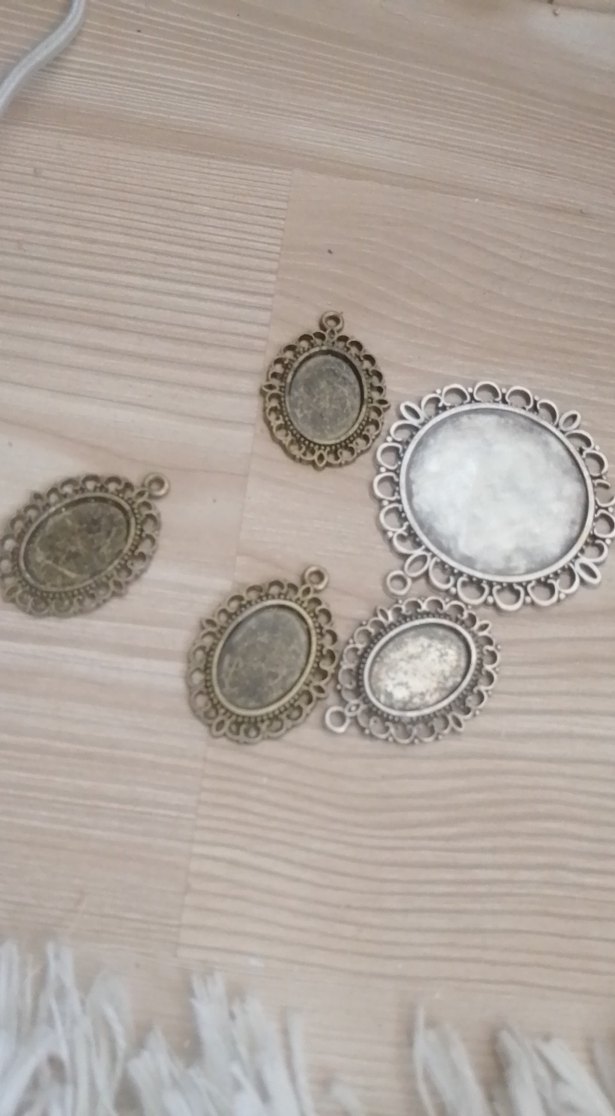 Bej ve Gri Renkli Sahte Kirpik - Görsel 3