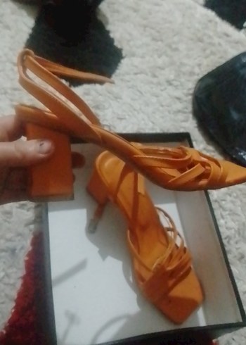 Kahverengi Saten Stiletto Kemerli Topuklu - Görsel 4