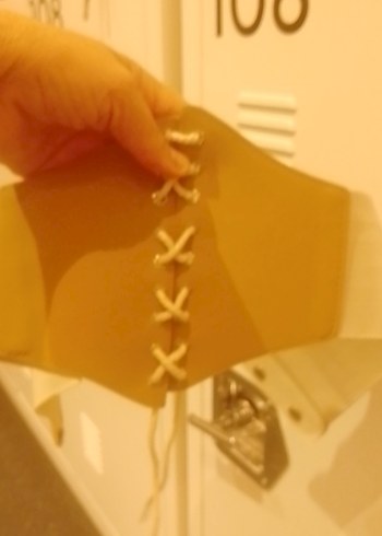 Sarı Parlak Hemşire Korsesi Midi Boy - Görsel 6