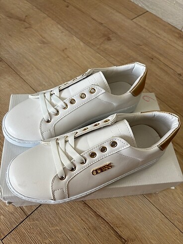 Beyaz sneaker