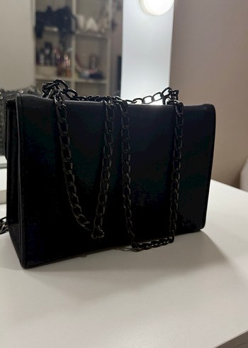 Zincir Detaylı Siyah Deri Çanta - Görsel 2