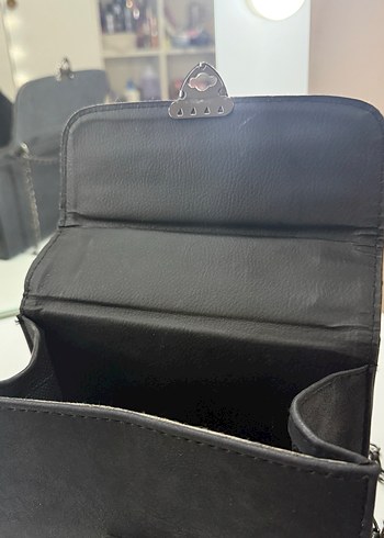 Zincir Detaylı Siyah Deri Çanta - Görsel 3