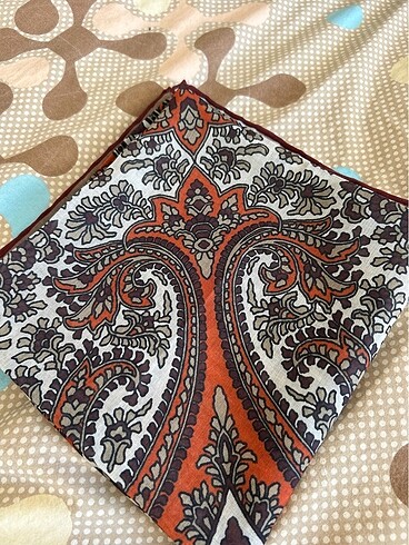 Desenli eşarp