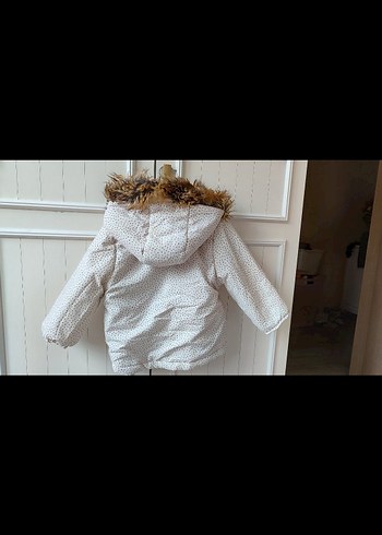 Kapüşonlu Kürklü Baskılı Mont - Görsel 4