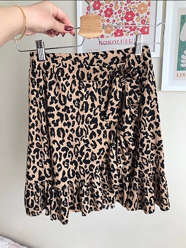 Trendyolmilla leoparlı mini etek