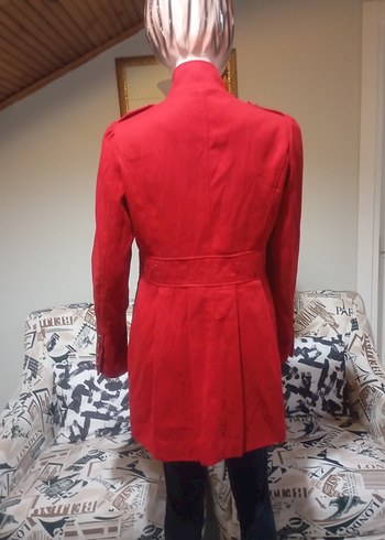 Kırmızı Düğmeli Kadın Kaban - Görsel 4