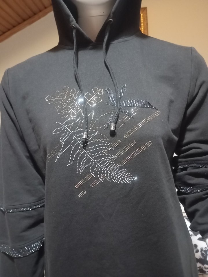 Siyah Payetli Kapüşonlu Kadın Tunik - Görsel 3