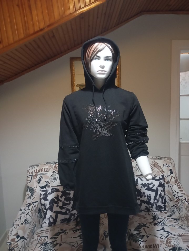 Siyah Payetli Kapüşonlu Kadın Tunik - Görsel 2