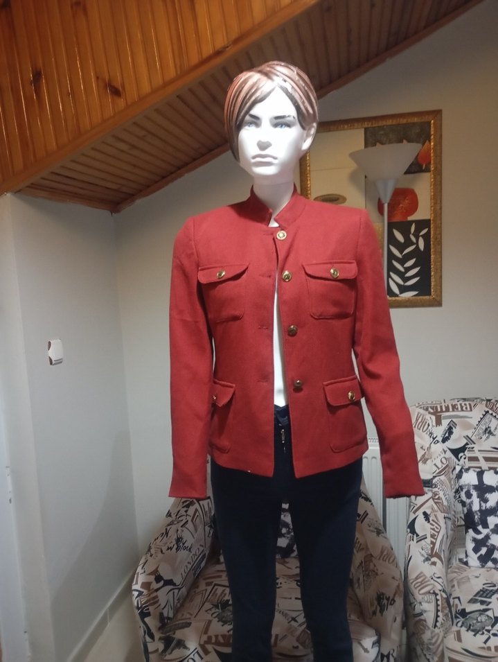 Kırmızı Düğmeli Klasik Kadın Ceket - Görsel 2