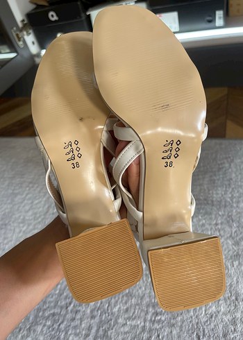 Beyaz Kadın Blok Topuklu Sandalet - Görsel 3