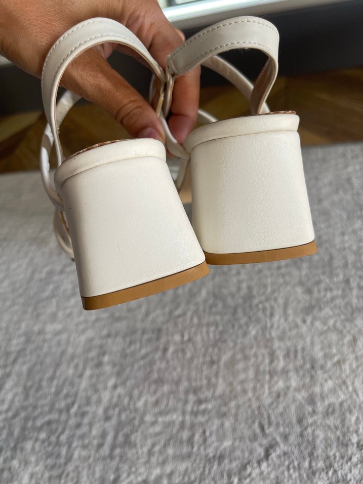 Beyaz Kadın Blok Topuklu Sandalet - Görsel 4