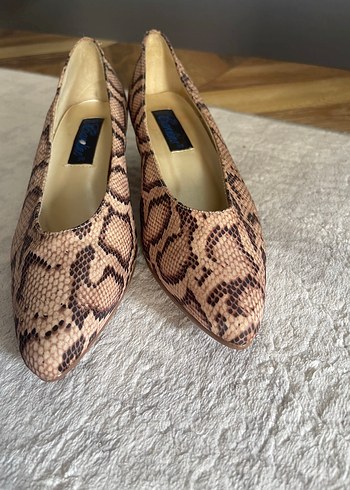 Bej Süet Yılan Desenli Topuklu Ayakkabı - Görsel 7