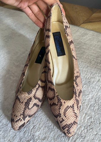 Bej Süet Yılan Desenli Topuklu Ayakkabı - Görsel 3