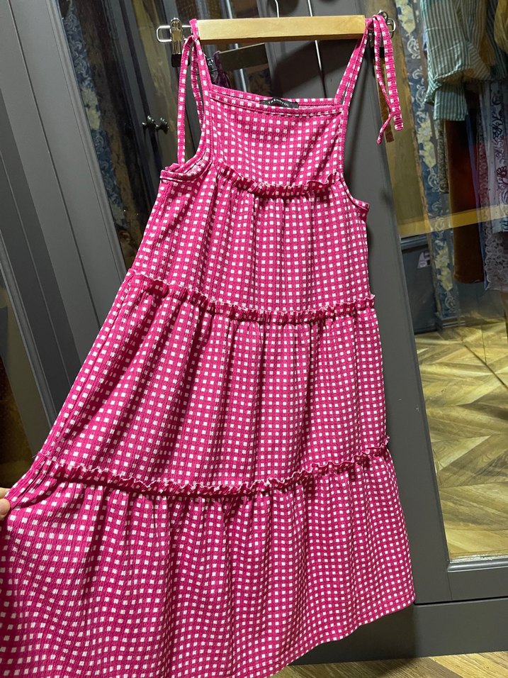 Pembe Kareli Askılı Fırfırlı Elbisesi - Görsel 3