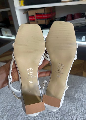 Beyaz Tokalı İnce Topuklu Minimalist Kadın Sandalet - Görsel 5