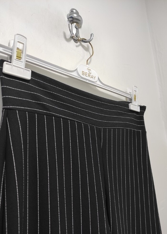 Siyah Çizgili Yırtmaçlı Yüksek Bel İspanyol Paça Tayt Pantolon  - Görsel 5