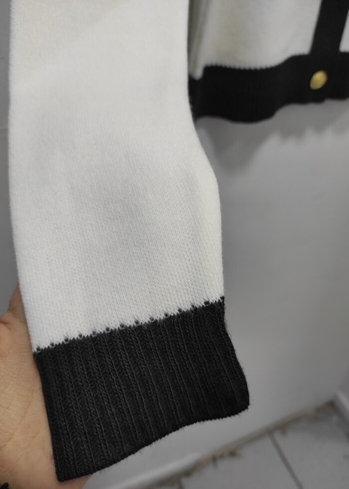 Bisiklet Yaka Düğme Detaylı Triko Hırka  - Görsel 3