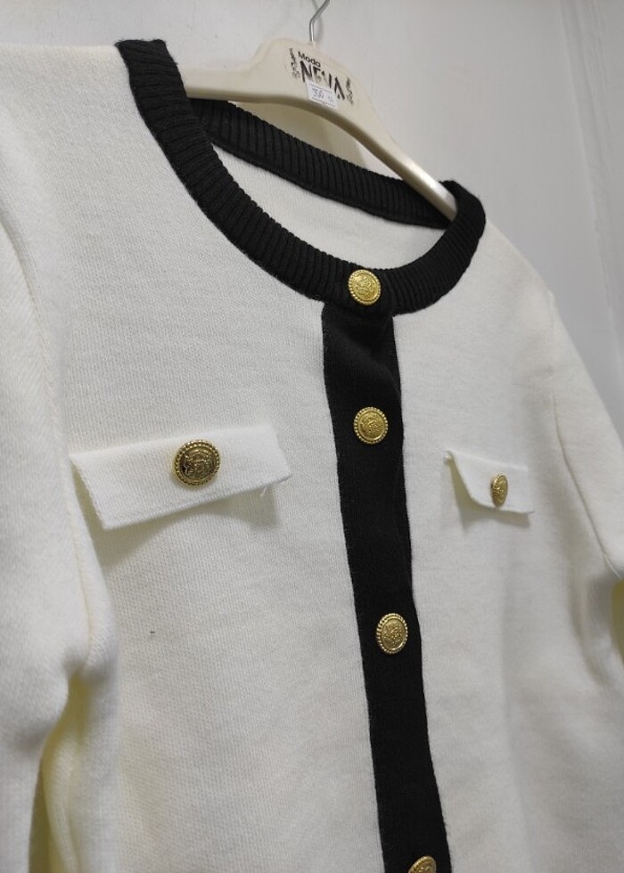 Bisiklet Yaka Düğme Detaylı Triko Hırka  - Görsel 2