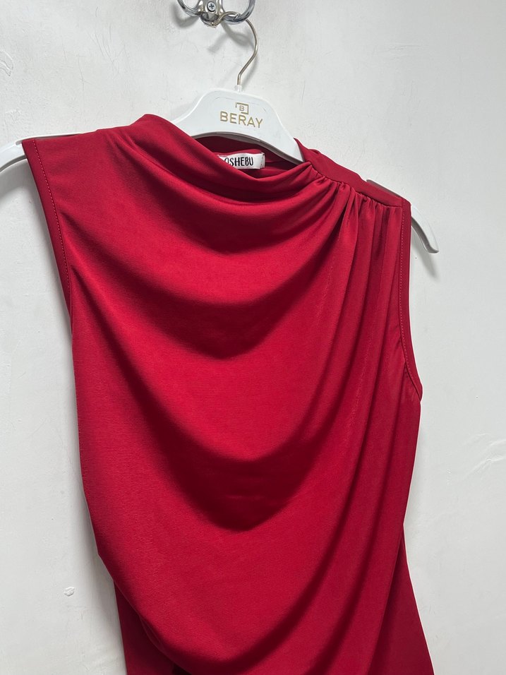 Önü büzgülü Kolsuz Kırmızı Bluz - Görsel 4