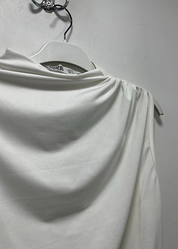 Önü Büzgülü Yüksek Yakalı Kolsuz Bluz - Görsel 2