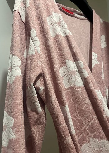 Uzun Kollu Gri Çiçek Desenli Midi Sabahlık - Görsel 2