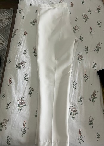 Kadın Beyaz Normal Kesim Kumaş Pantolon - Görsel 2