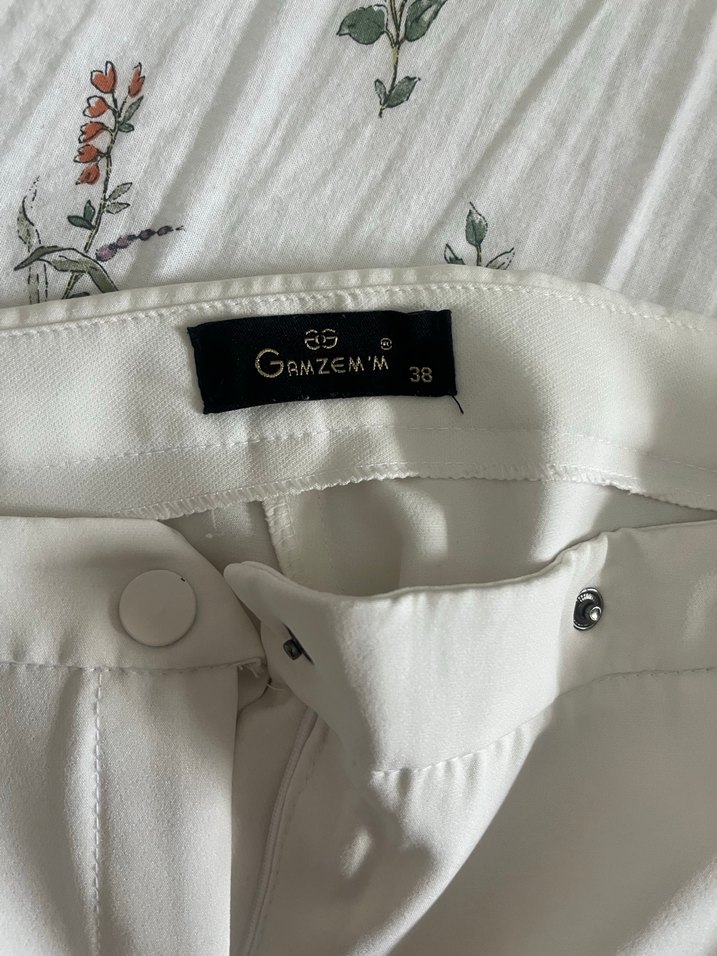 Kadın Beyaz Normal Kesim Kumaş Pantolon - Görsel 3